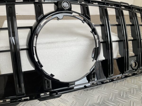 Grill Mercedes C Klasse W206 22-25 GT Panamericana Grille Camera Zwart W206