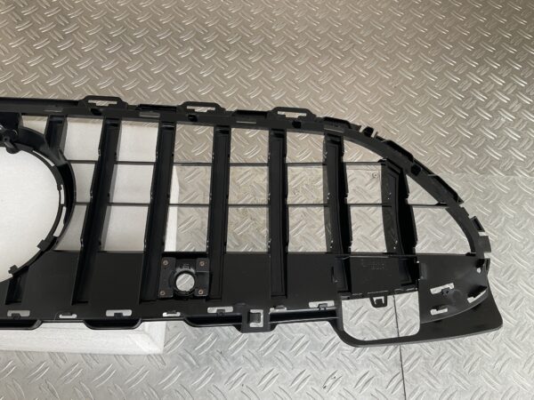 Grill Mercedes C Klasse W206 22-25 GT Panamericana Grille Camera Zwart W206