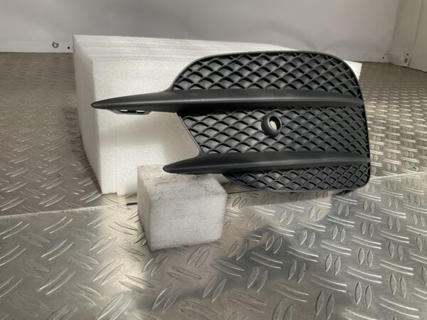 Bumper Rooster Mercedes E Klasse W213 AMG 16-21 A2138856700 Rechts Grill