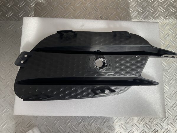 Bumper Rooster Mercedes E Klasse W213 AMG 16-21 A2138856700 Rechts Grill