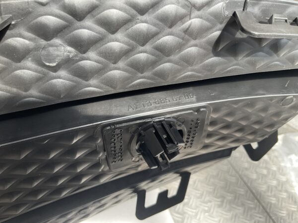 Bumper Rooster Mercedes E Klasse W213 AMG 16-21 A2138856700 Rechts Grill