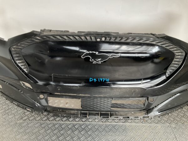 Bumper Ford Mustang Mach-E LJ8B-17E857-A Voorbumper D9-14741