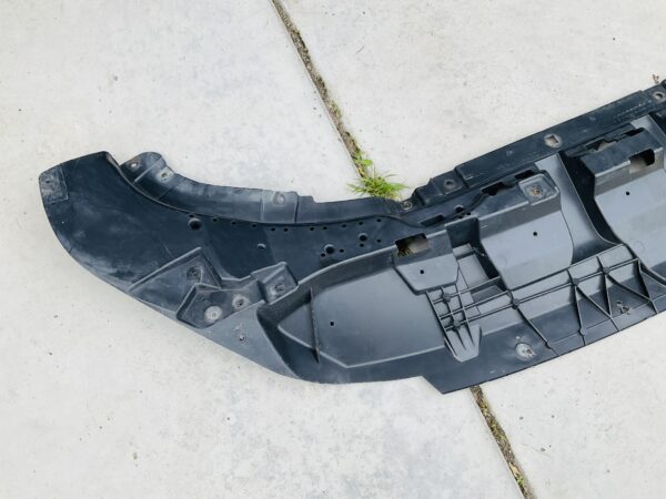 Onderplaat Audi Q8 4M8807611F Bumperlip AU-21510
