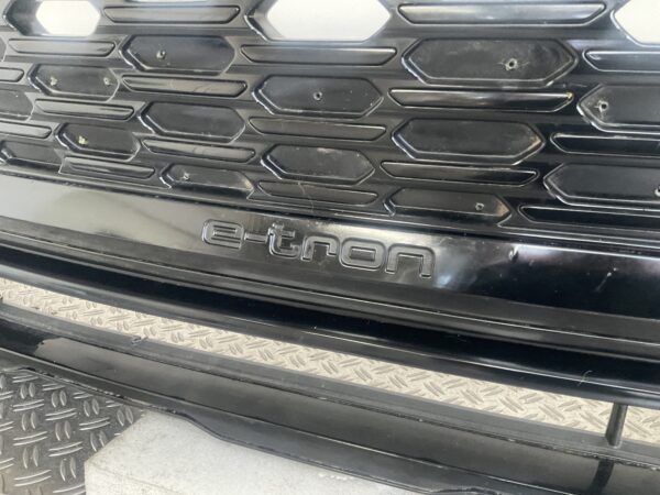 Bumper Audi Q8 E-tron E tron S line Sline facelift 23- 4KE807725 Voorbumper H10-15054z