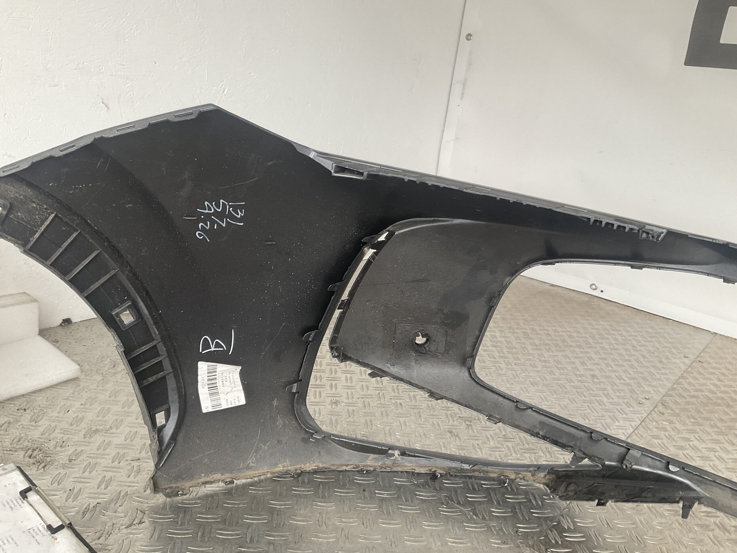 Bumper MG HS MK2 2024- P11407731 Voorbumper M6-15138z