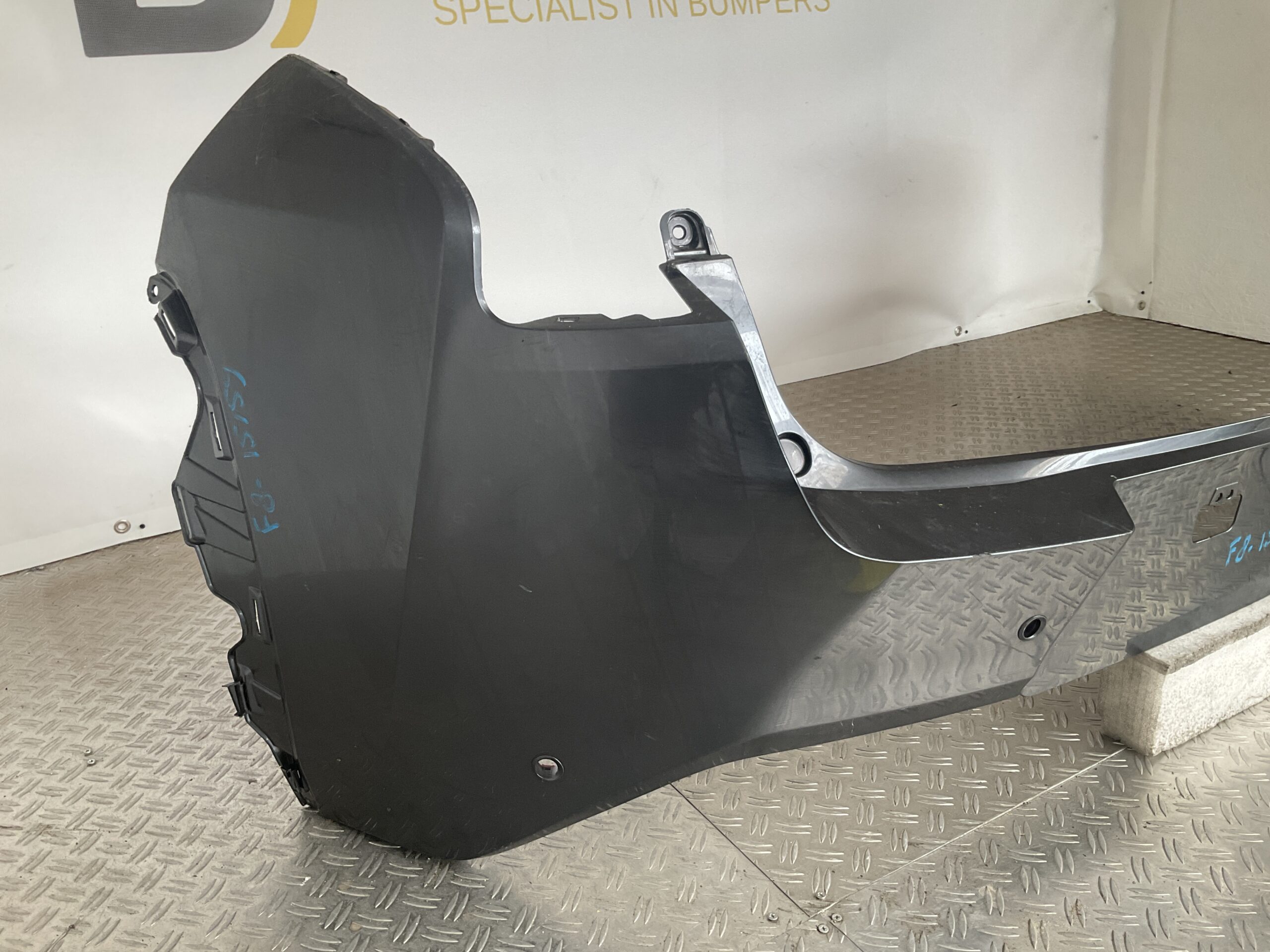 Bumper Luxus UX 15- 52159-76130 Achterbumper F8-15159z