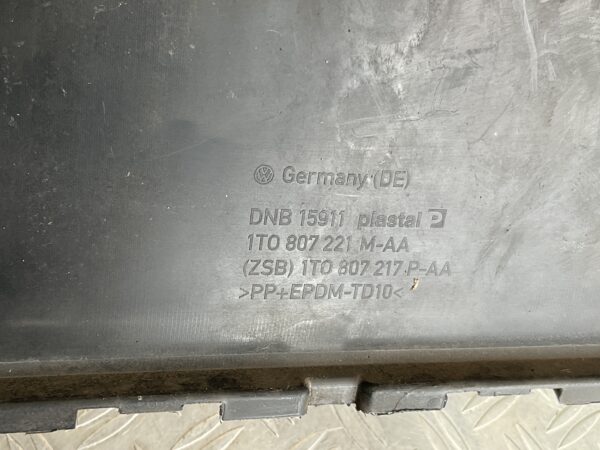 Bumper Volkswagen Touran 10-16 1T0807221 M-AA Voorbumper C9-15339z
