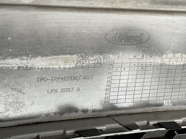 Bumper Ford Focus Mk3 III ST line Facelift 14-18 F1EB-17757-A Voorbumper D9-15639z