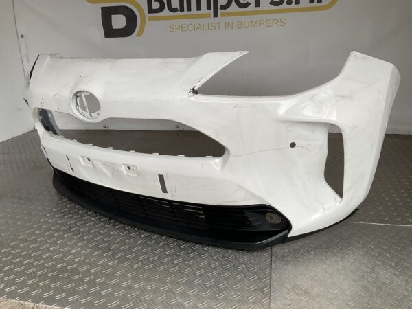 Bumper Toyota Yaris Cross 20-25 pdc 52119-0DC20 Voorbumper D5-15617z