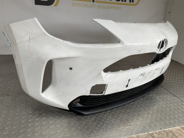 Bumper Toyota Yaris Cross 20-25 pdc 52119-0DC20 Voorbumper D5-15617z