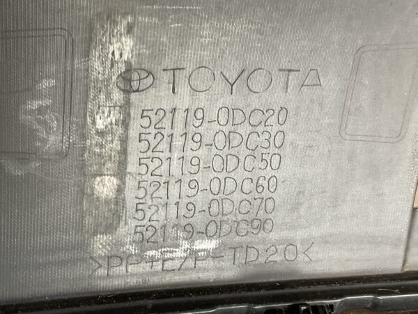 Bumper Toyota Yaris Cross 20-25 pdc 52119-0DC20 Voorbumper D5-15620z