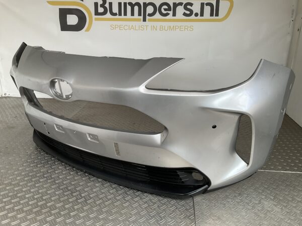 Bumper Toyota Yaris Cross 20-25 pdc 52119-0DC20 Voorbumper D5-15621z