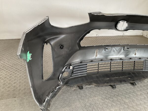 Bumper Toyota Yaris Cross 20-25 pdc 52119-0DC20 Voorbumper D5-15621z