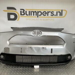 Bumper Toyota Yaris Cross 20-25 pdc 52119-0DC20 Voorbumper D5-15976z