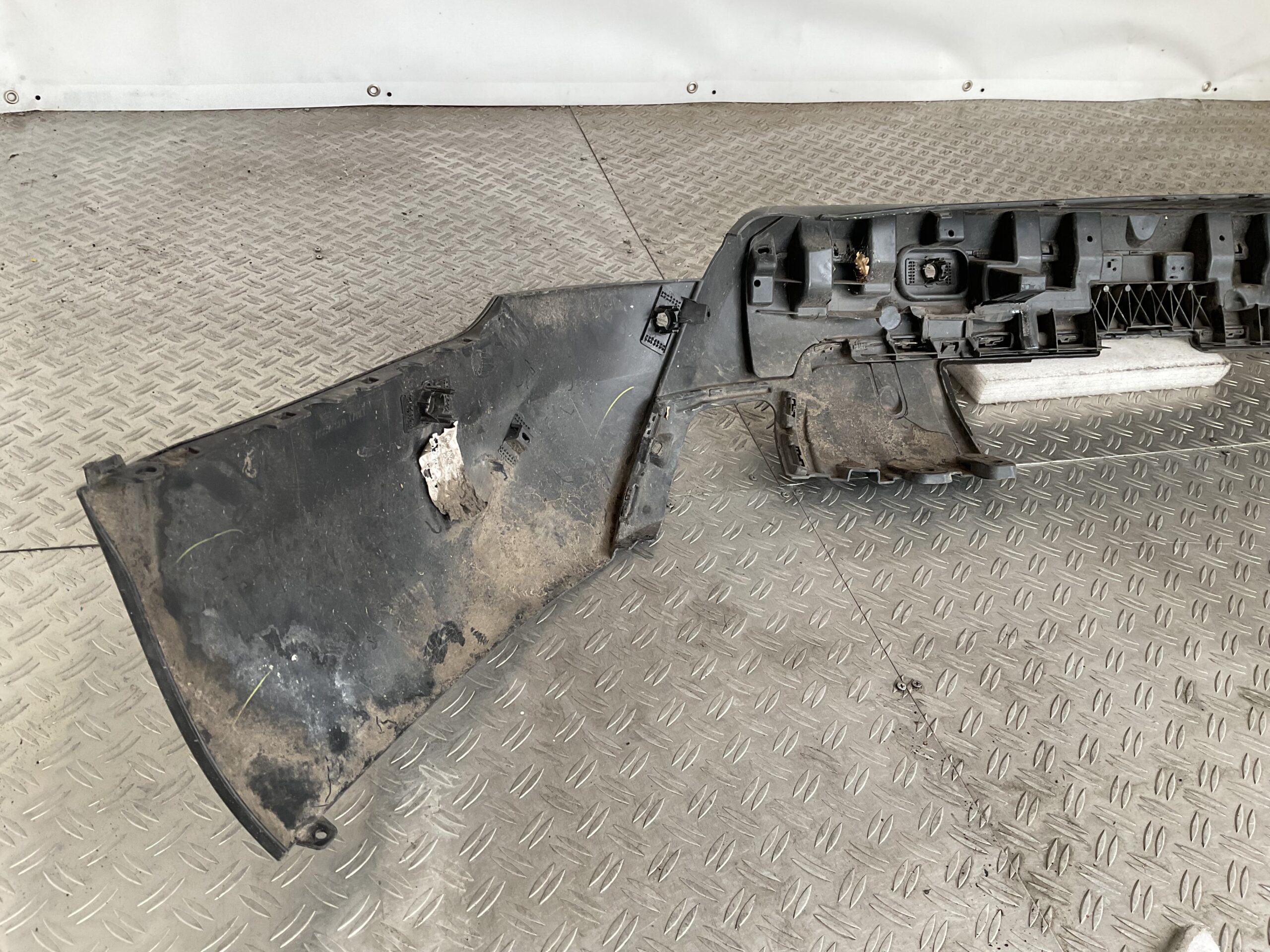 Bumper Land Rover Discovery 16-24 HY32-17D781 Achterbumper F6-15956z