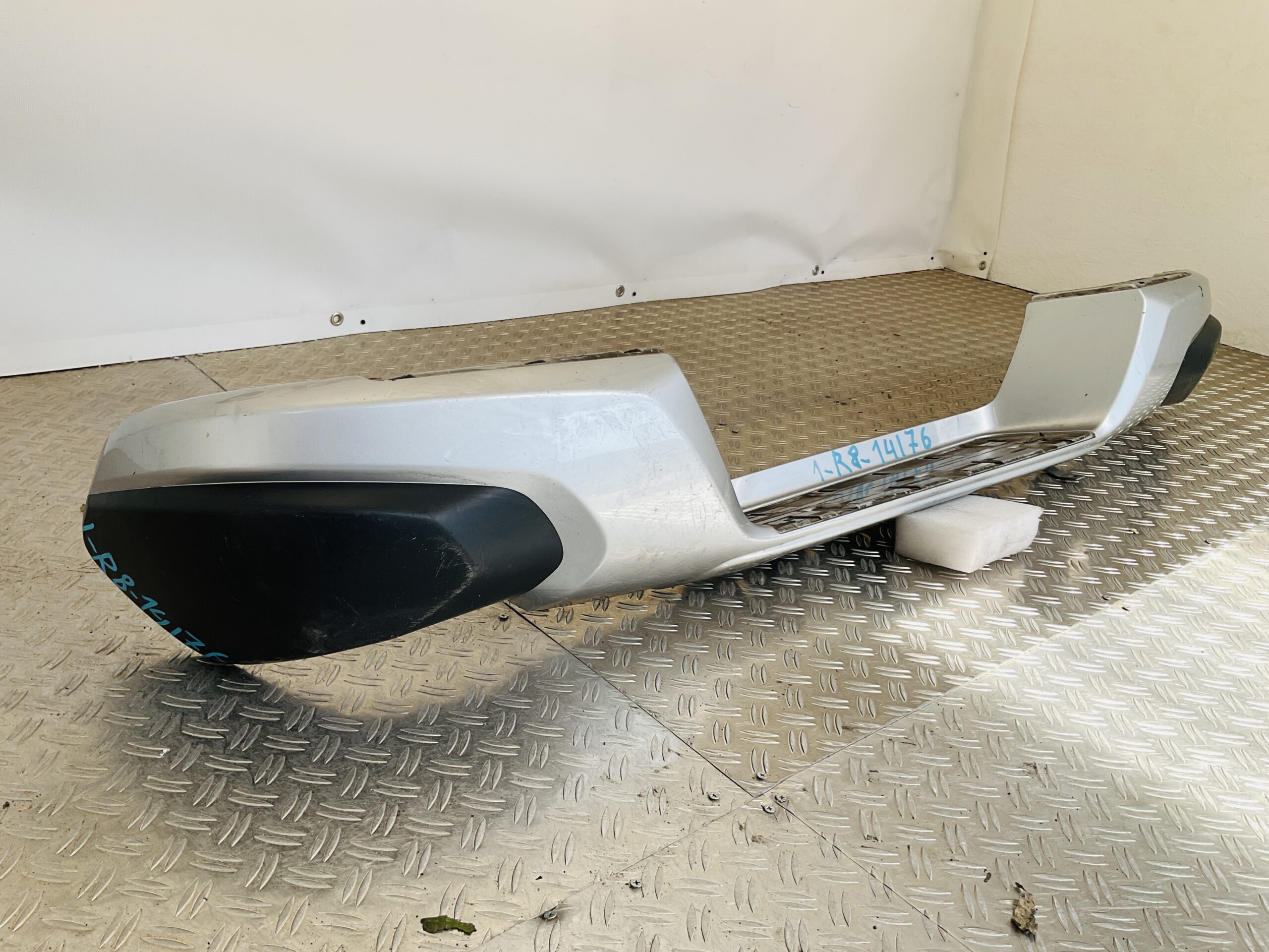 Bumper Mitsubishi L200 6410D564 6410D628 Achterbumper R8-14176r