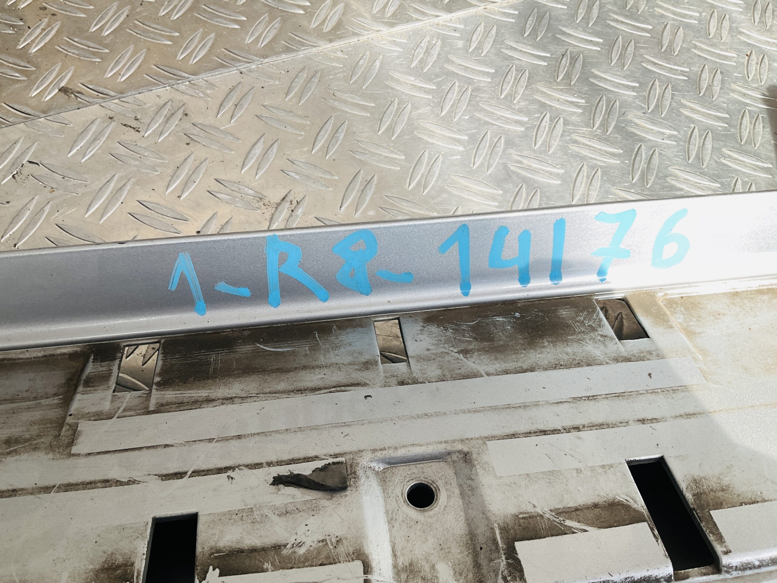 Bumper Mitsubishi L200 6410D564 6410D628 Achterbumper R8-14176r
