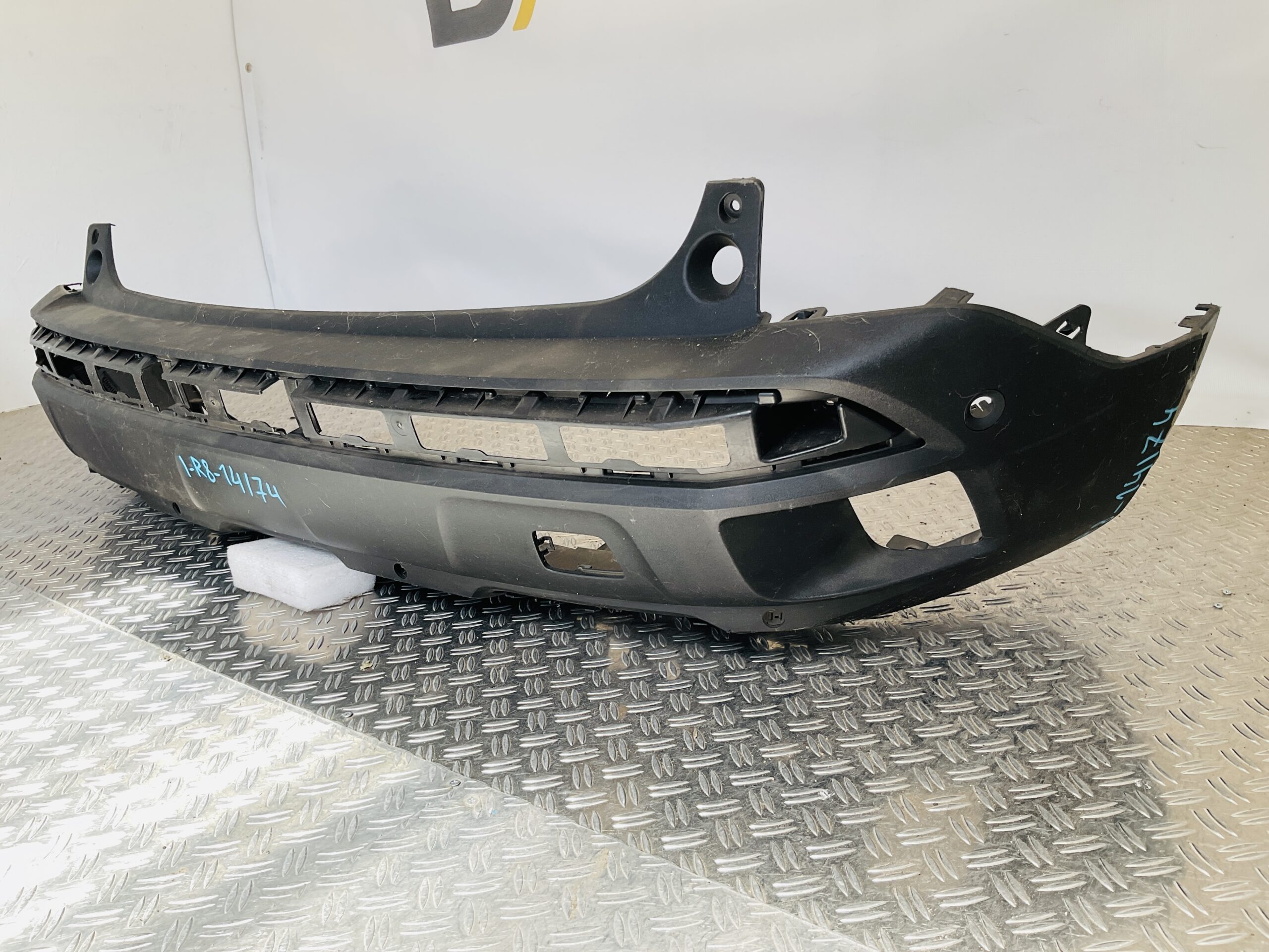 Bumper Peugeot 3008 16-21 4xpdc 9811865077 Achterbumper R8-14174r