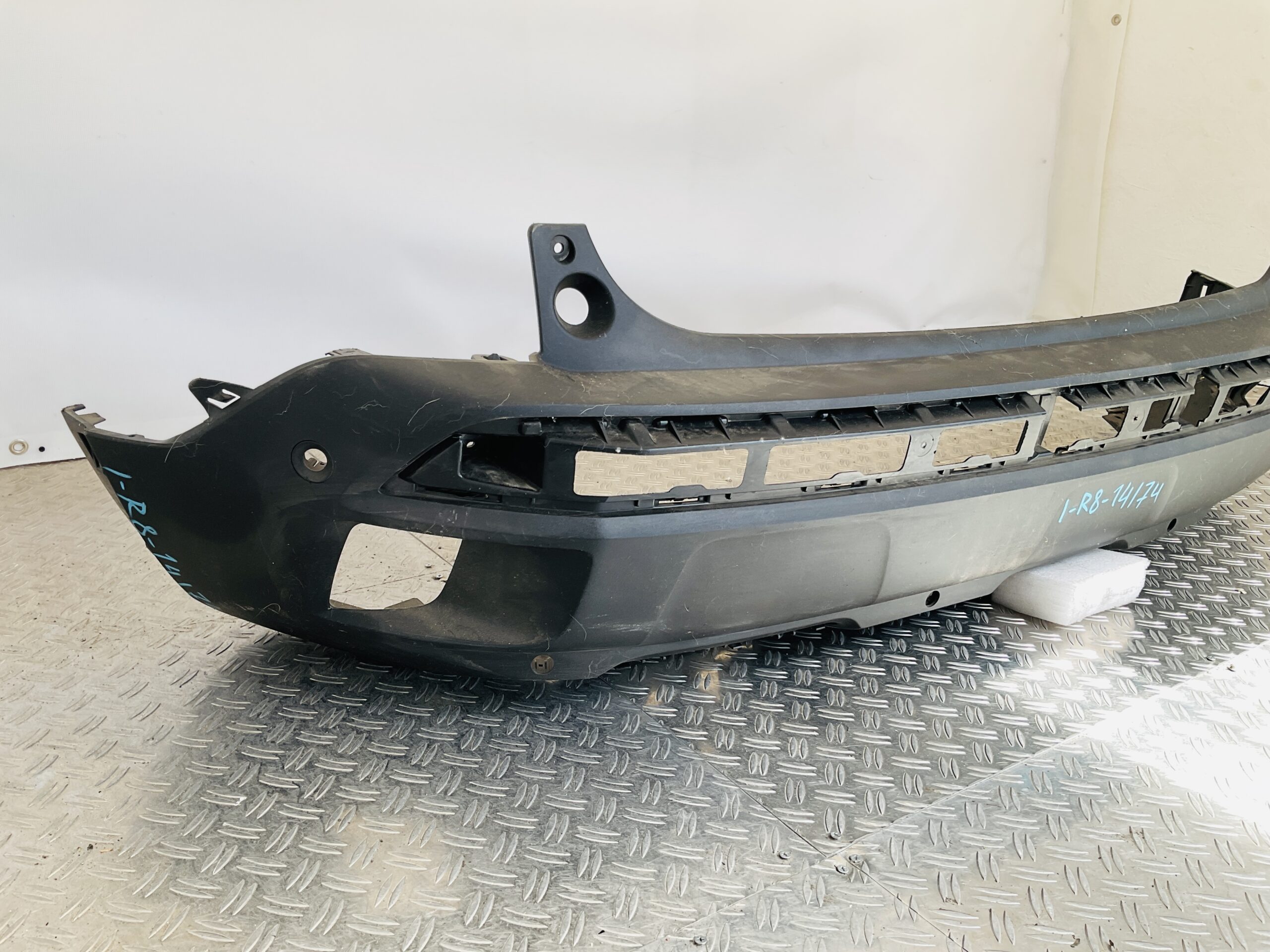 Bumper Peugeot 3008 16-21 4xpdc 9811865077 Achterbumper R8-14174r