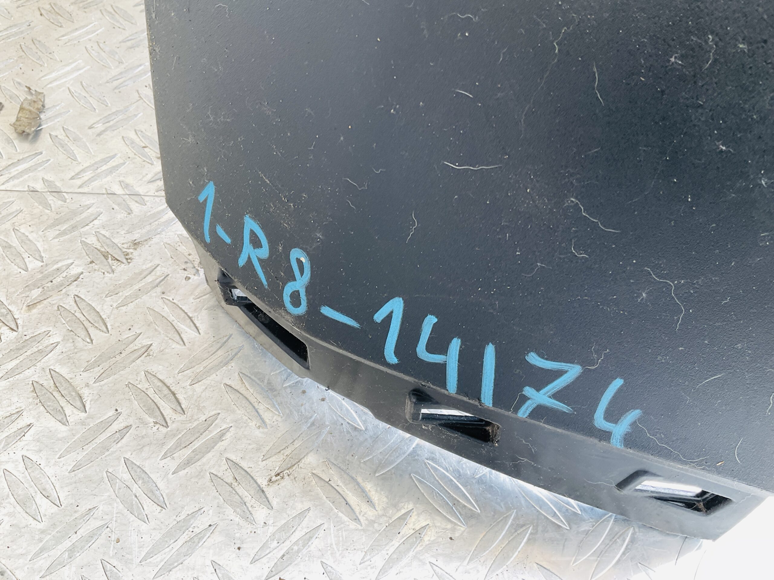 Bumper Peugeot 3008 16-21 4xpdc 9811865077 Achterbumper R8-14174r