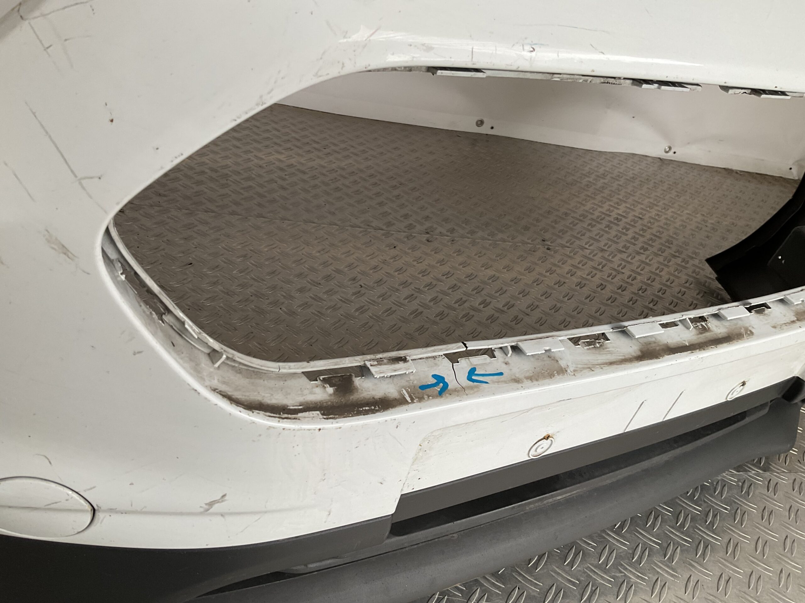 Bumper Ford Transit Courier Facelift 14-17 JT76-17757-A Voorbumper D9-16175z