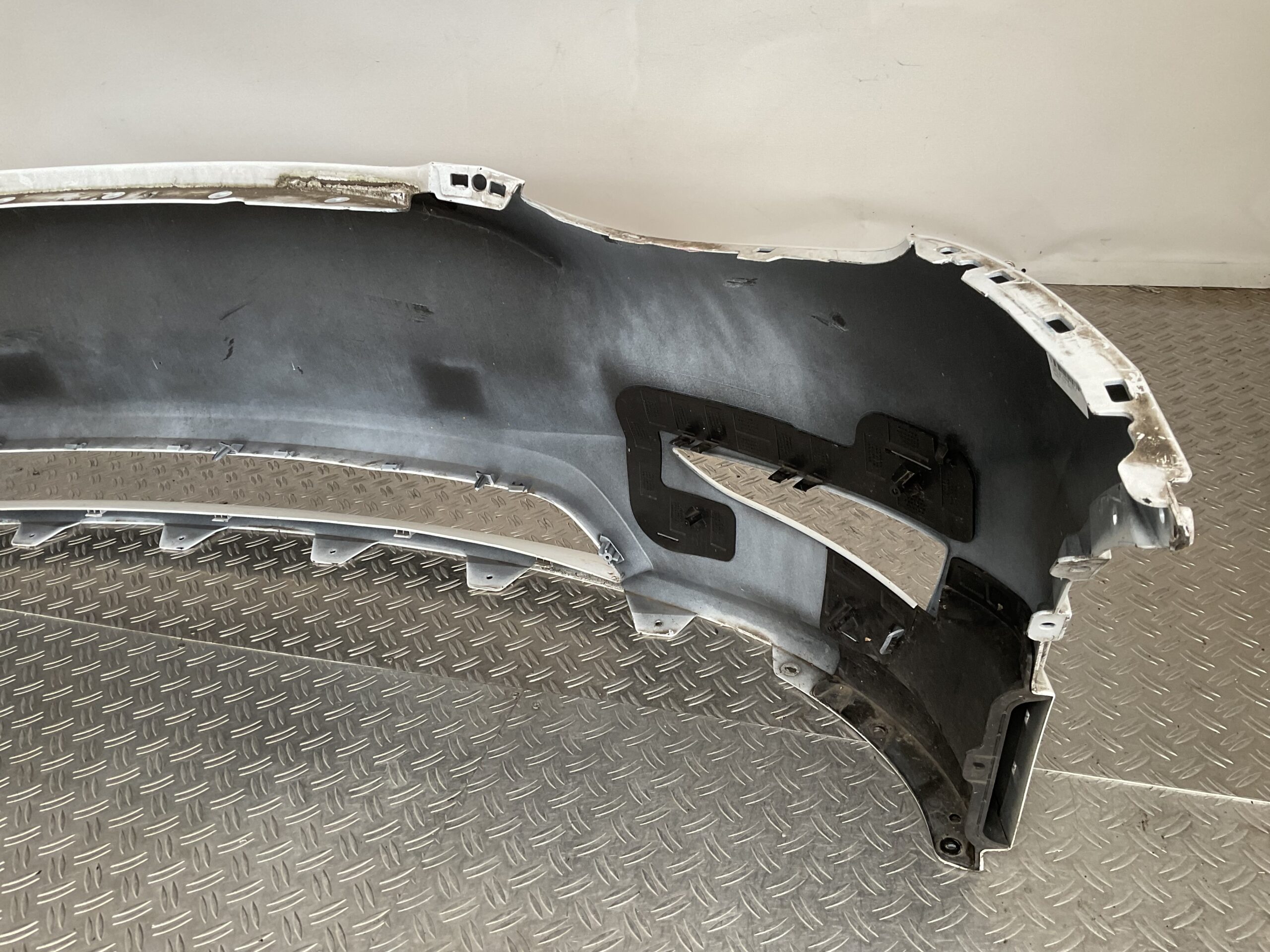 Bumper Tesla Model Y 2020-2024 1540104-06-C Voorbumper B9-16204z