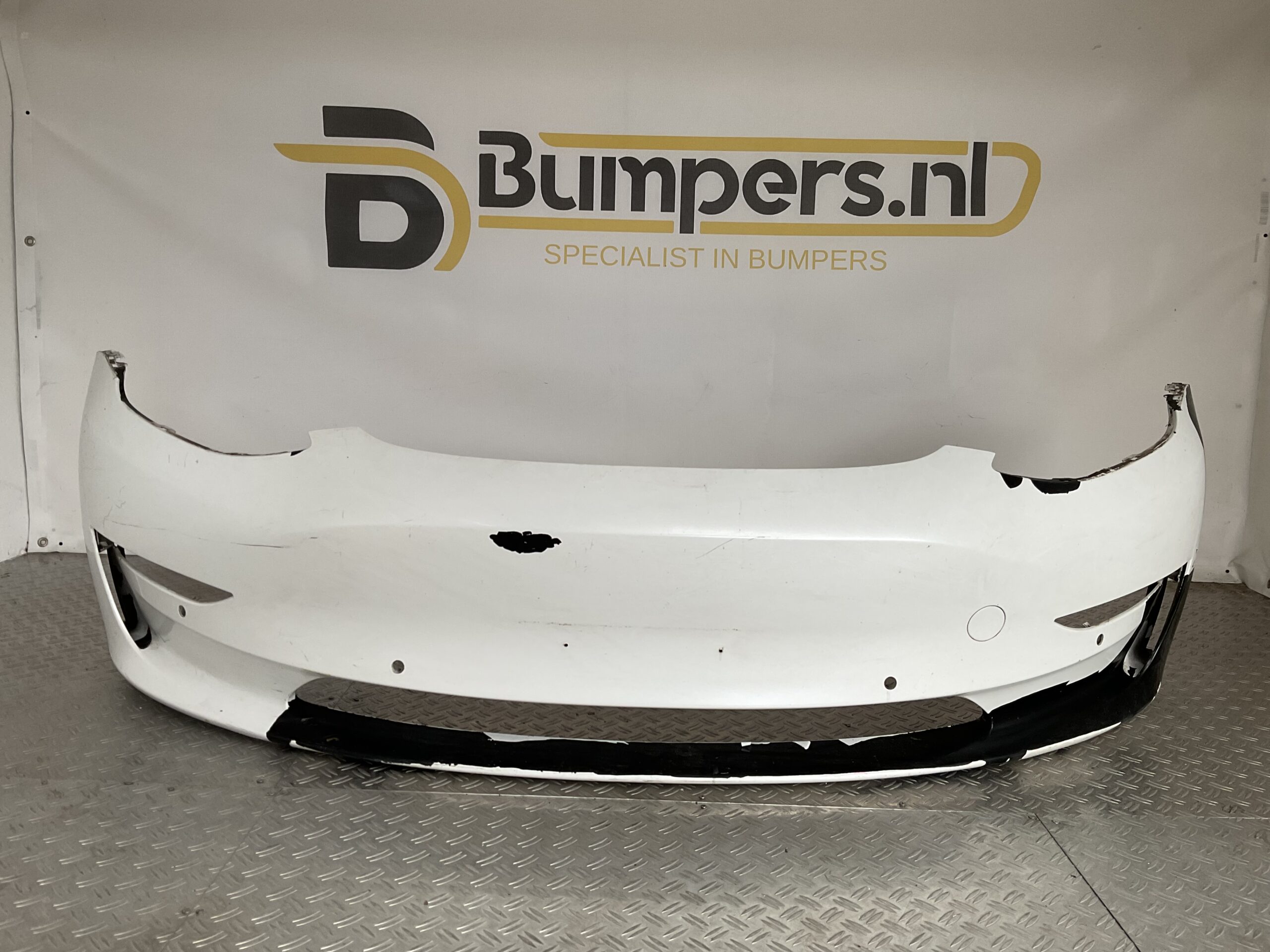 Bumper Tesla Model Y 2020-2024 1540104-06-C Voorbumper B9-16222z