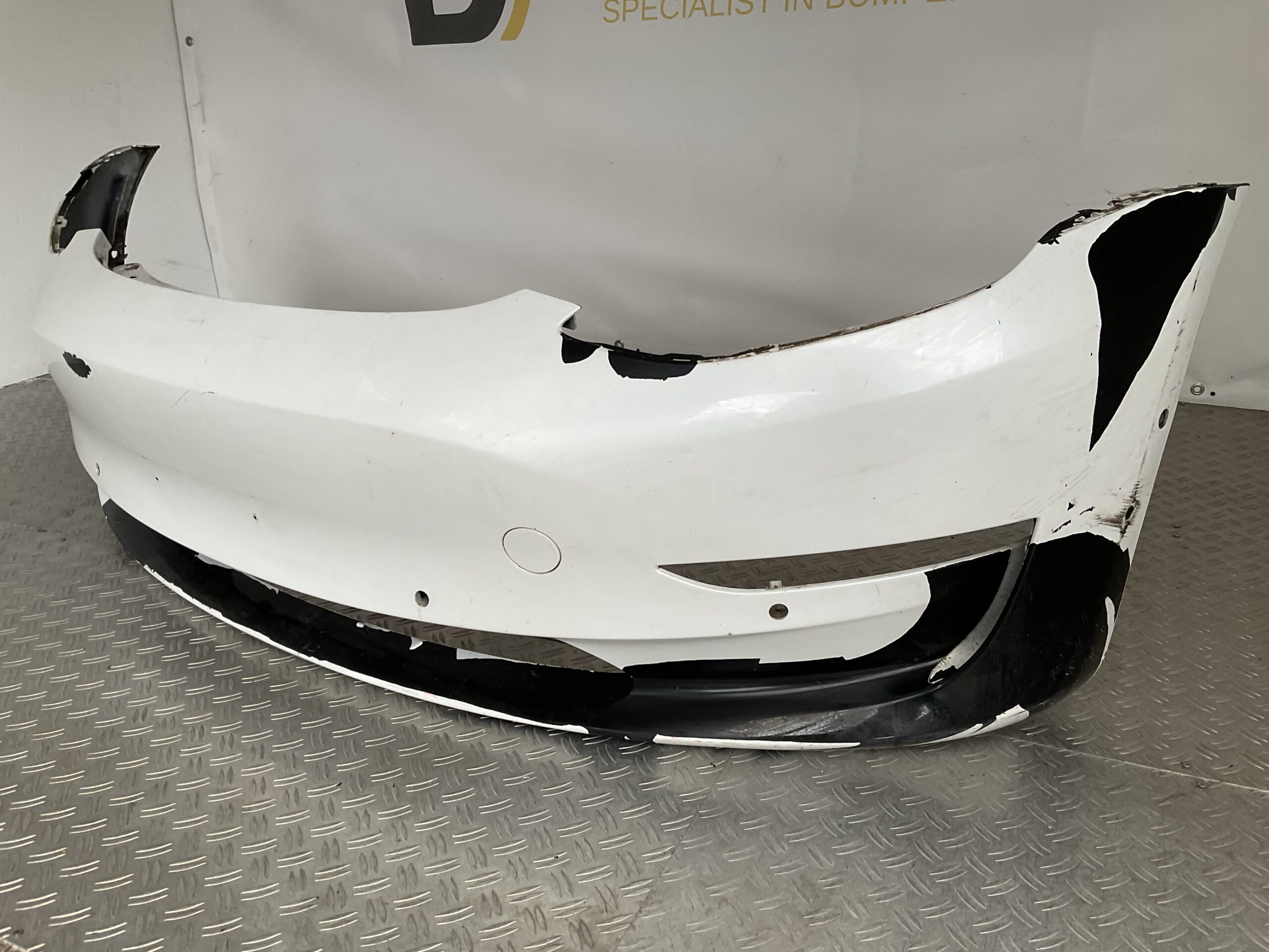 Bumper Tesla Model Y 2020-2024 1540104-06-C Voorbumper B9-16222z