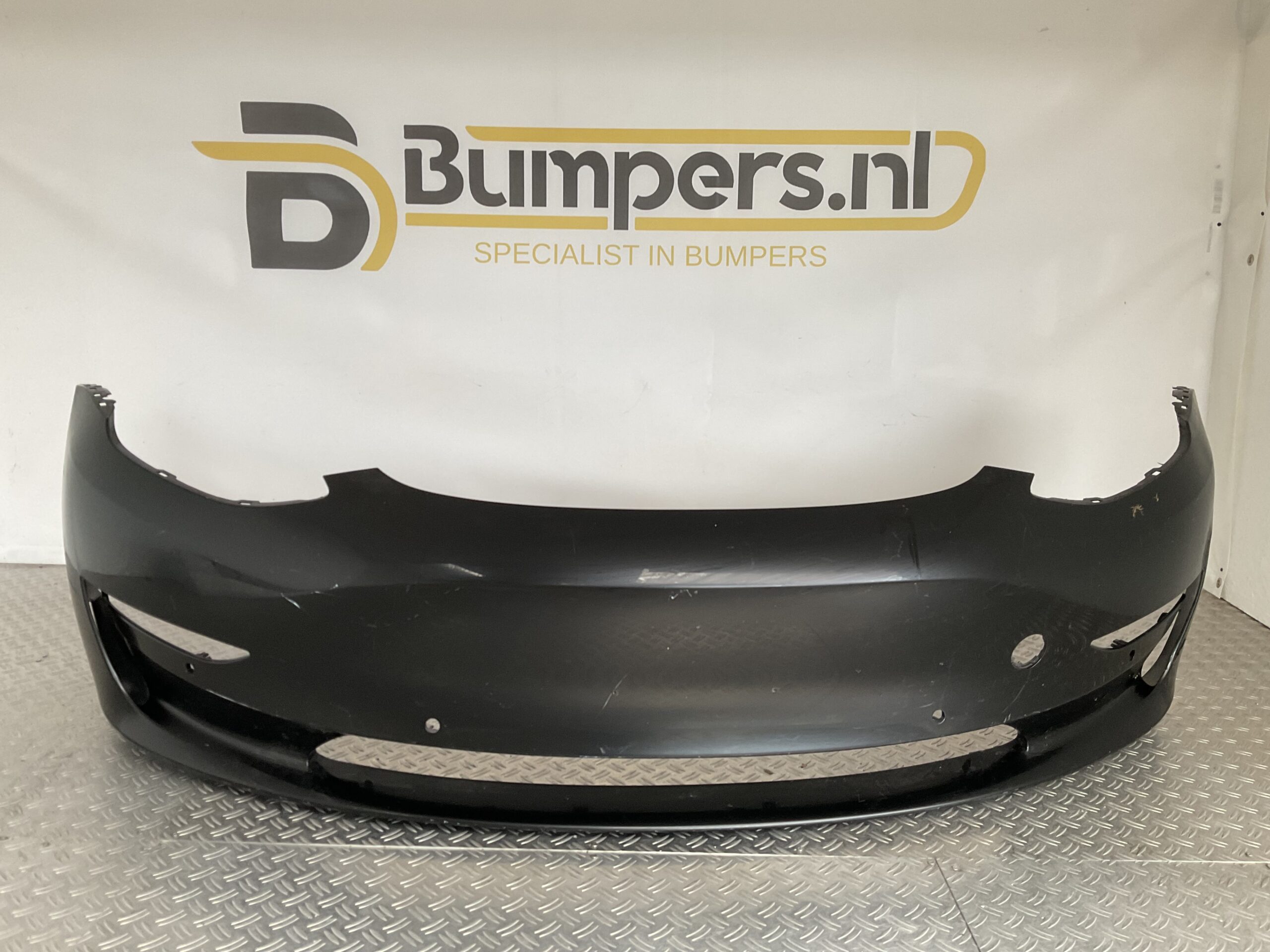 Bumper Tesla Model Y 2020-2024 1540104-06-C Voorbumper B9-16221z