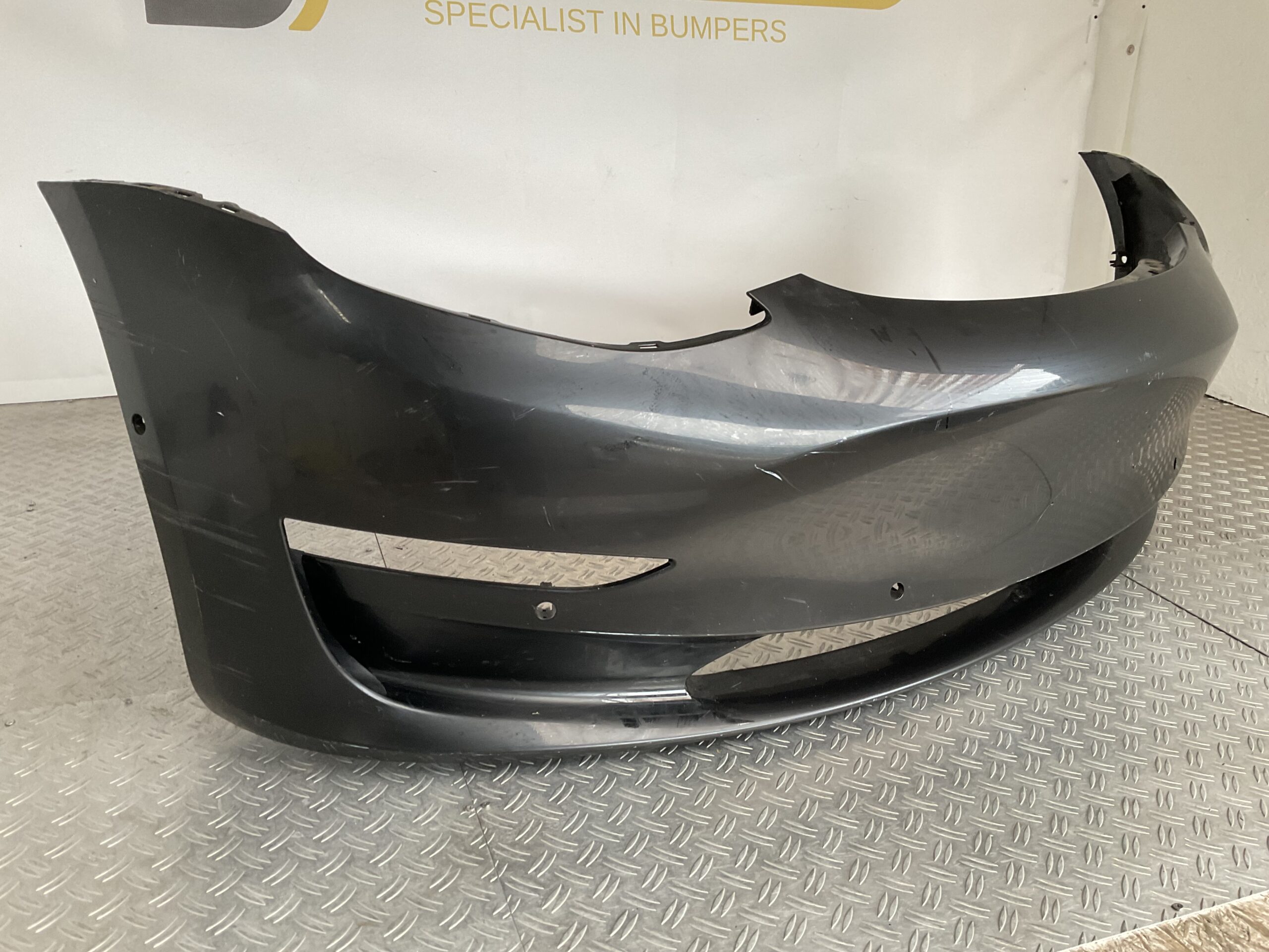 Bumper Tesla Model Y 2020-2024 1540104-06-C Voorbumper B9-16221z