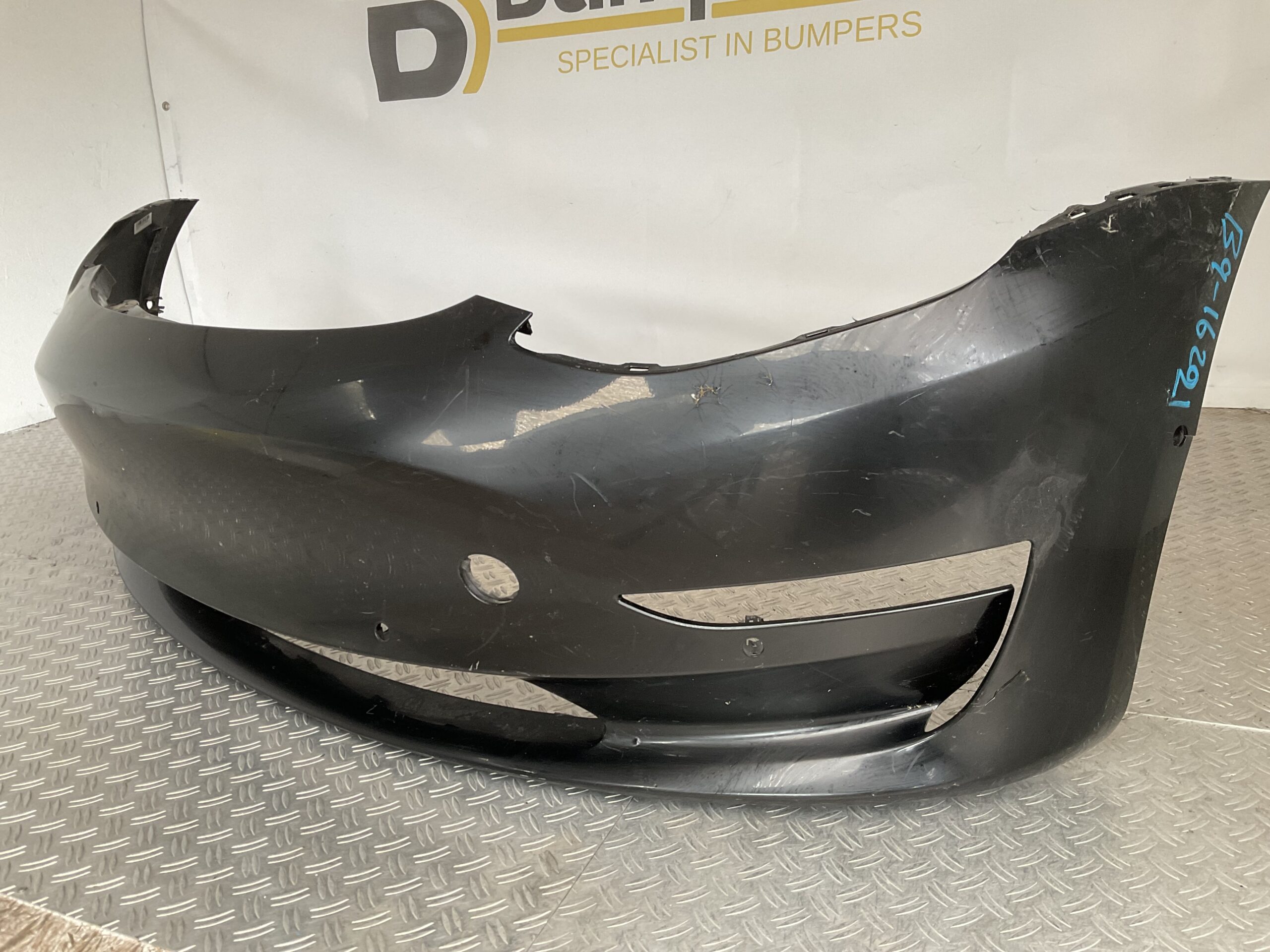 Bumper Tesla Model Y 2020-2024 1540104-06-C Voorbumper B9-16221z