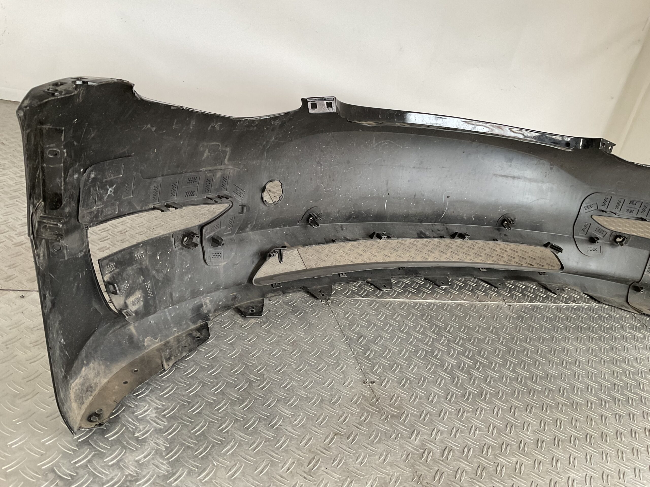 Bumper Tesla Model Y 2020-2024 1540104-06-C Voorbumper B9-16221z