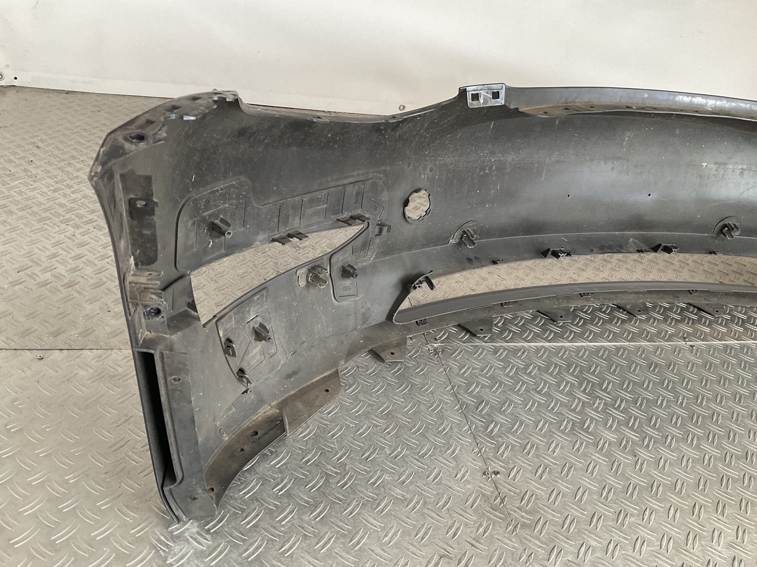 Bumper Tesla Model Y 2020-2024 1540104-06-C Voorbumper B9-16207z