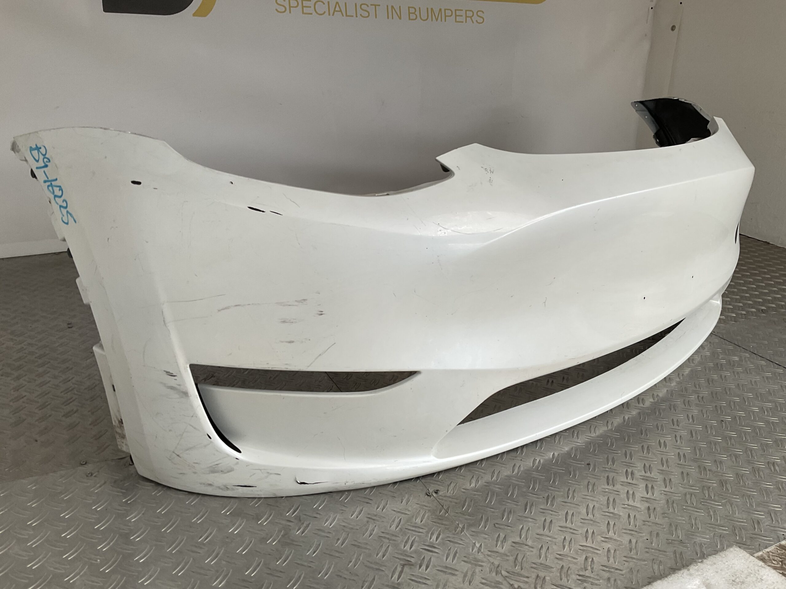 Bumper Tesla Model Y 2020-2024 1540104-06-C Voorbumper B9-16225z