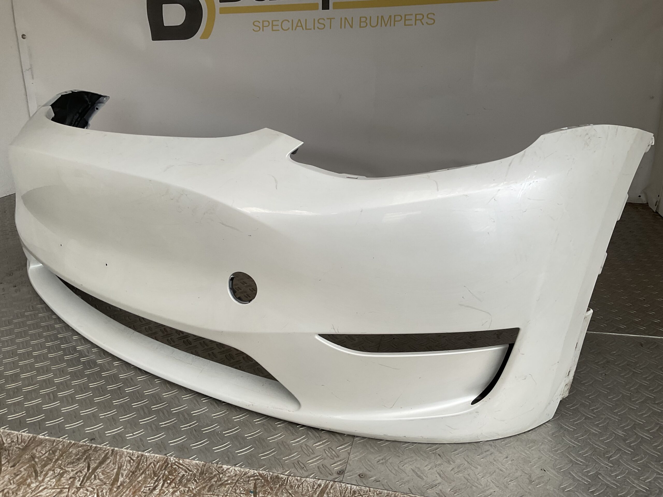 Bumper Tesla Model Y 2020-2024 1540104-06-C Voorbumper B9-16225z