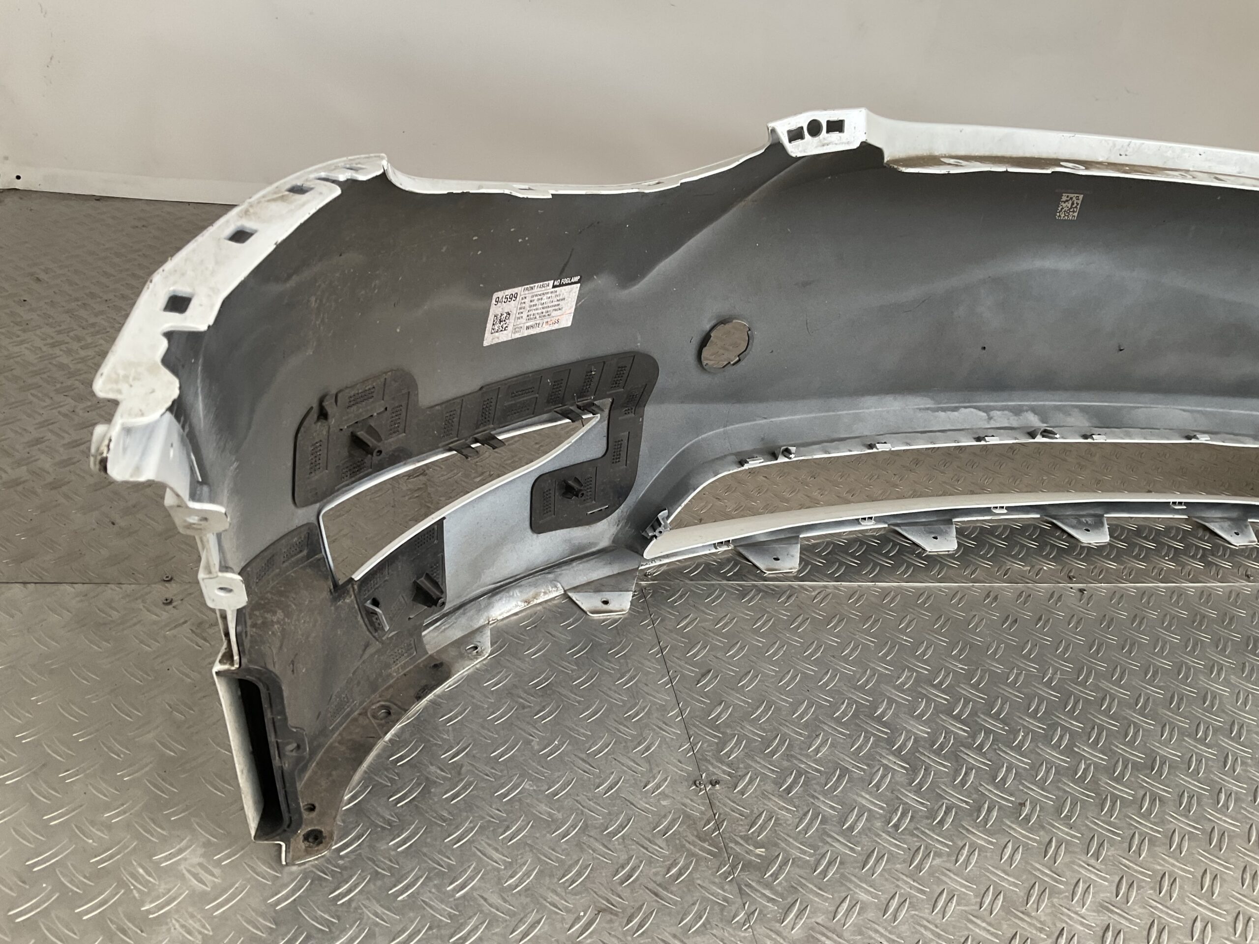 Bumper Tesla Model Y 2020-2024 1540104-06-C Voorbumper B9-16225z