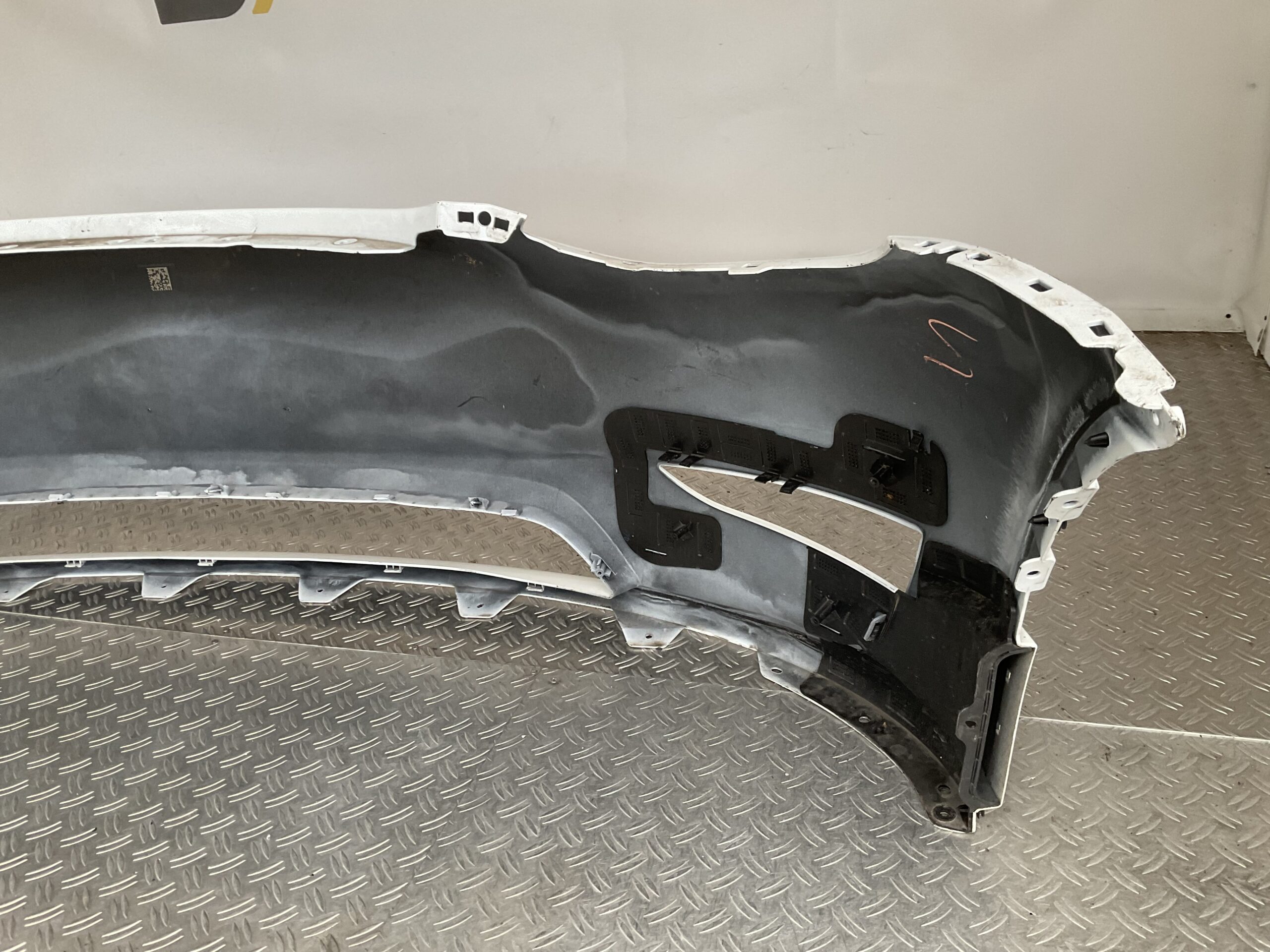 Bumper Tesla Model Y 2020-2024 1540104-06-C Voorbumper B9-16225z