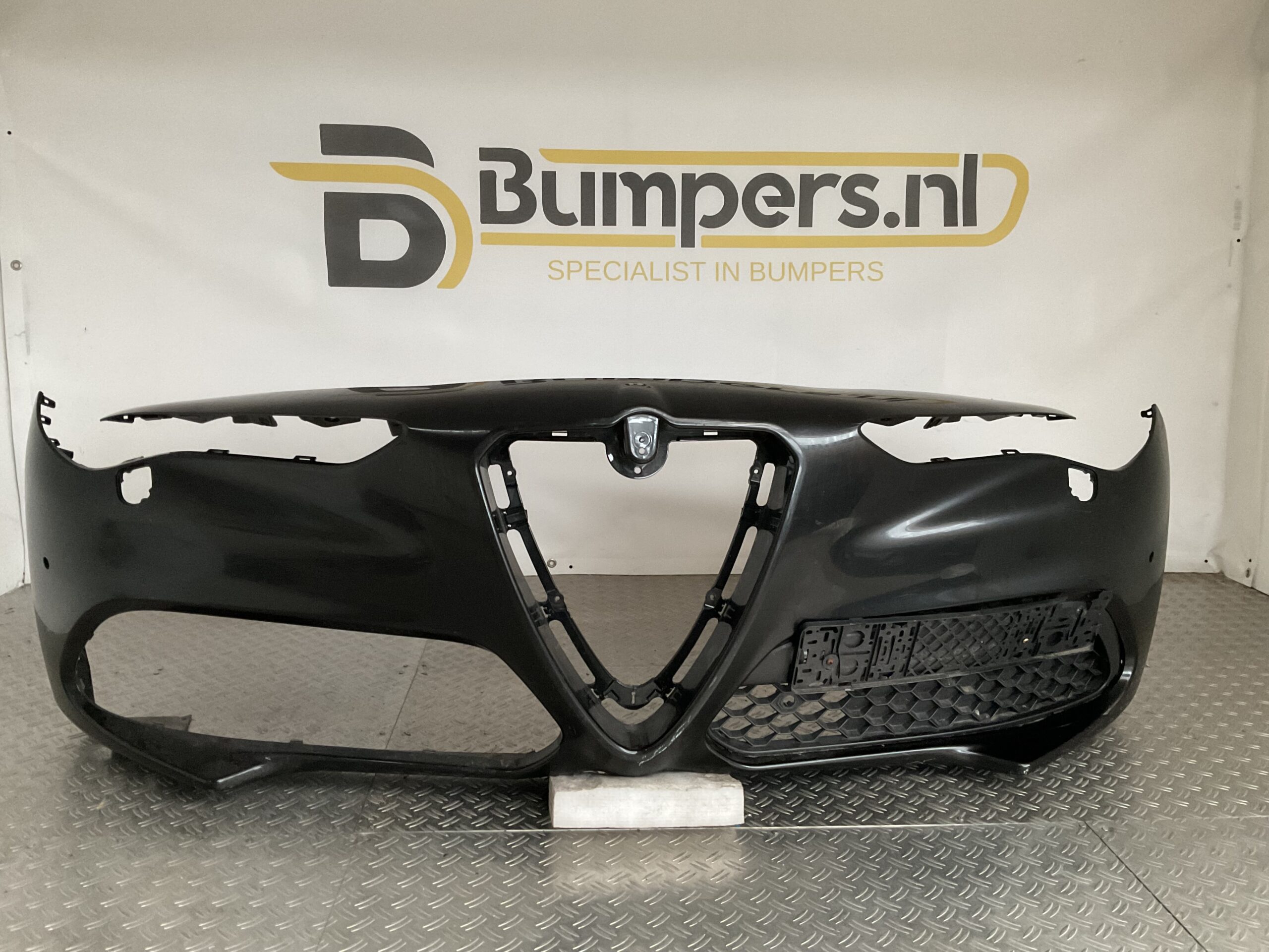 Bumper Alfa Romeo Stelvio 17-23 156114916 Voorbumper M1-16221z