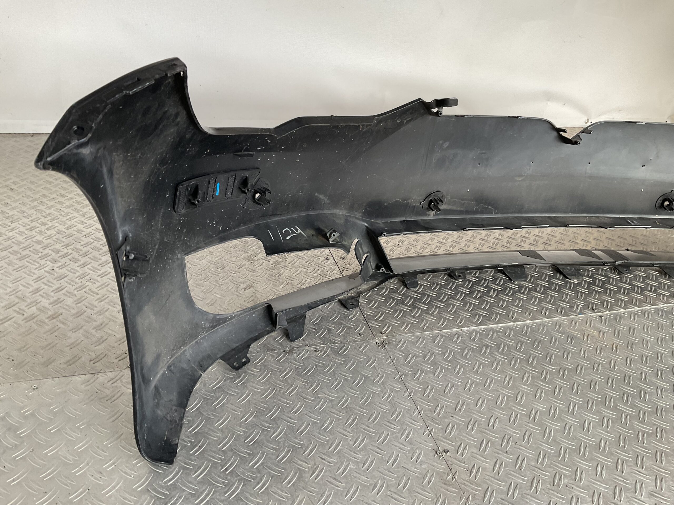 Bumper Tesla Model Y 24-25 1059879-00-b Voorbumper K5-16234z