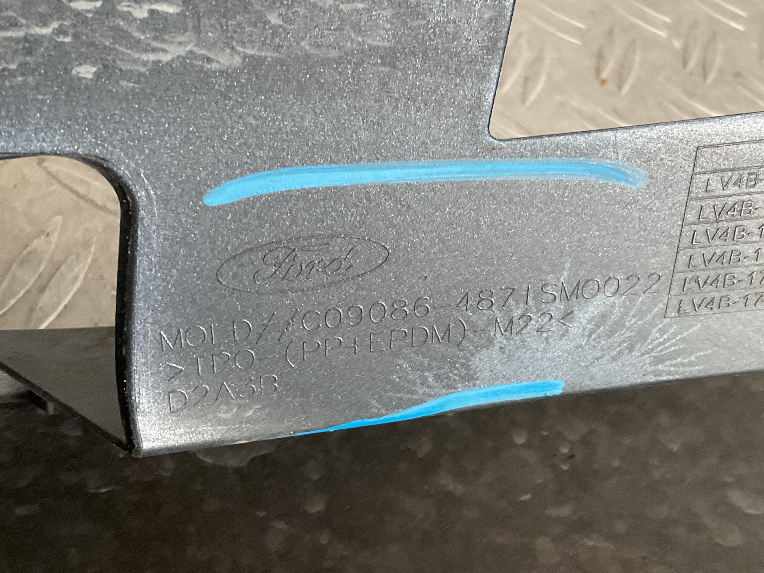 Bumper Ford Kuga MK3 Stline ST-Line 2019-2024 lv4b-17f003 Voorbumper D5-16297z