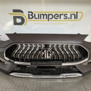 Bumper MG HS Hybrid Facelift  22-25 P10947207 Voorbumper M1-16382z