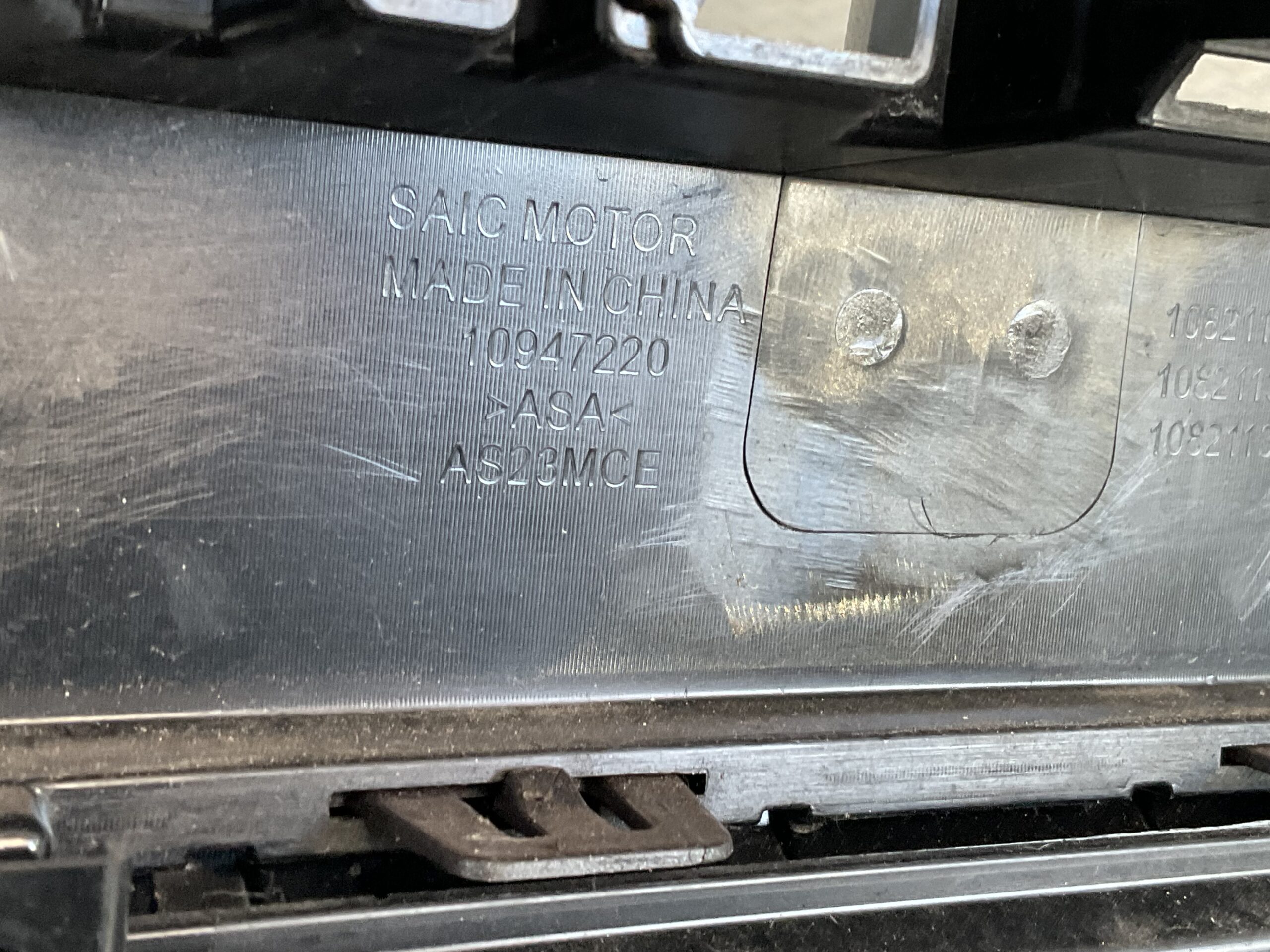 Bumper MG HS Hybrid Facelift 22-25 P10947207 Voorbumper M1-16382z