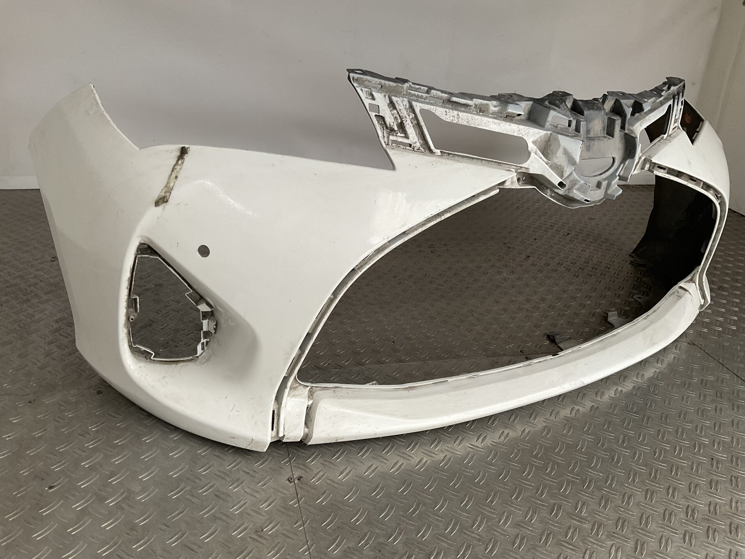 Bumper Toyota Yaris Facelift 17-19 pdc 53102-0D030 Voorbumper D1-16439z