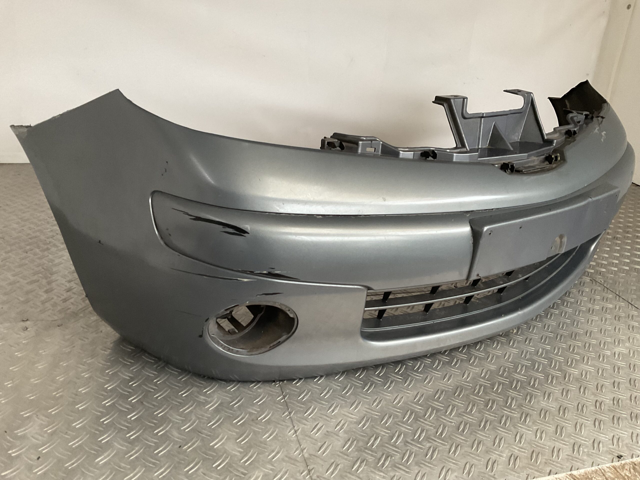Bumper Nissan Note E11 06-08 620229U040 Voorbumper G5-16434z