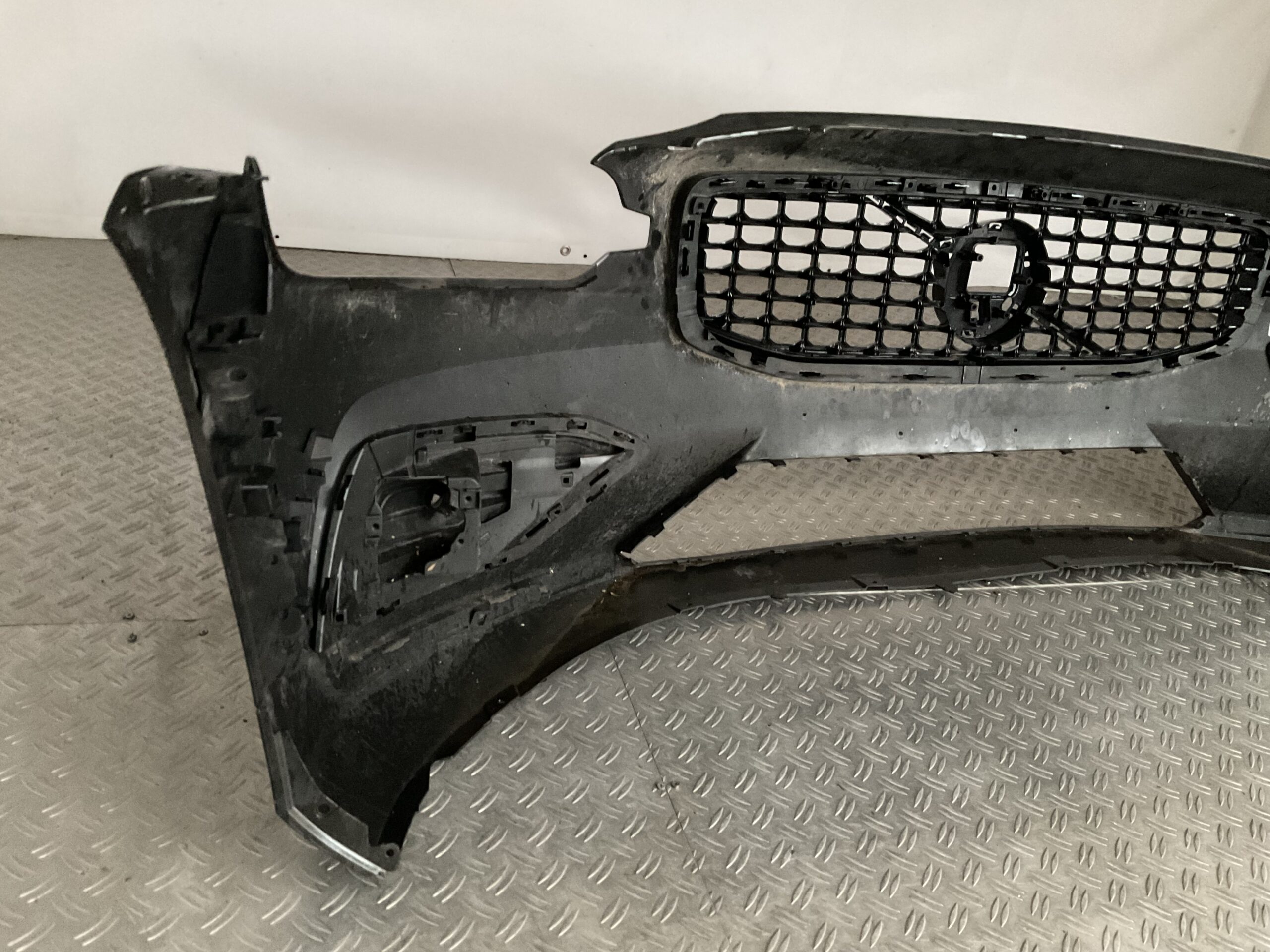 Bumper Volvo S60 V60 2018-2022 31690589 Grill Voorbumper B9-15427z