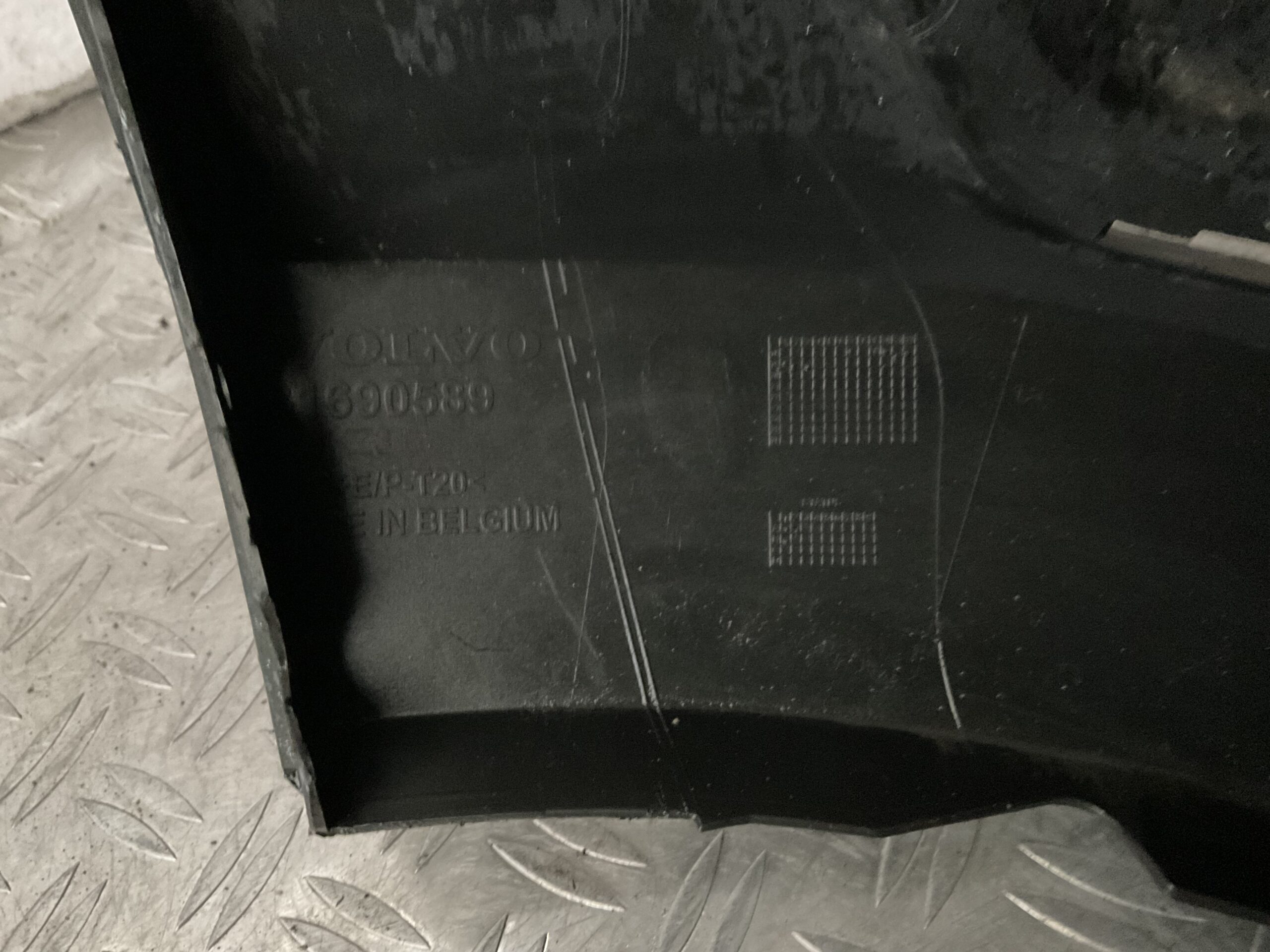 Bumper Volvo S60 V60 2018-2022 31690589 Grill Voorbumper B9-15427z