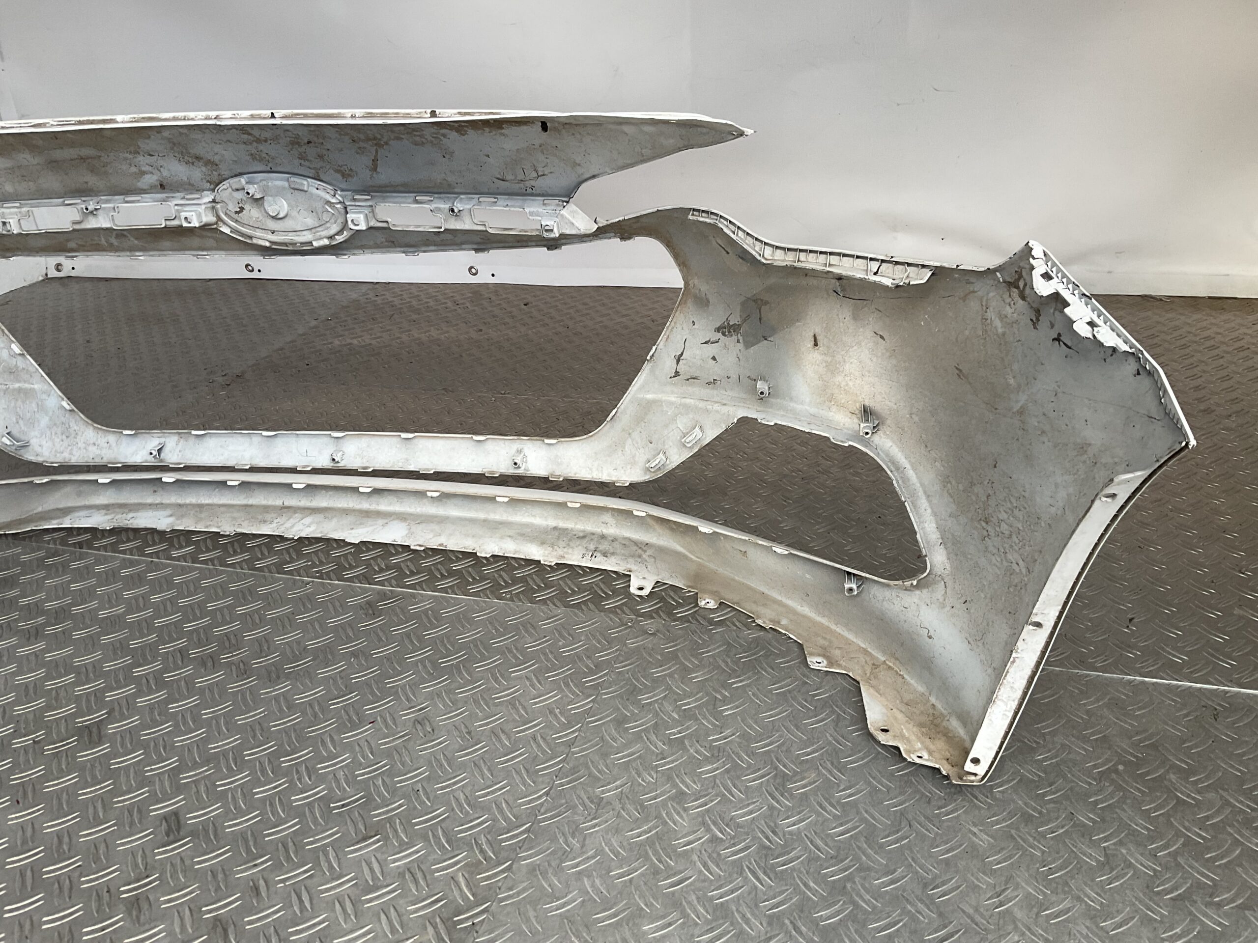 Bumper Hyundai i20 13-16 86511-C8000 Voorbumper E3-16527z