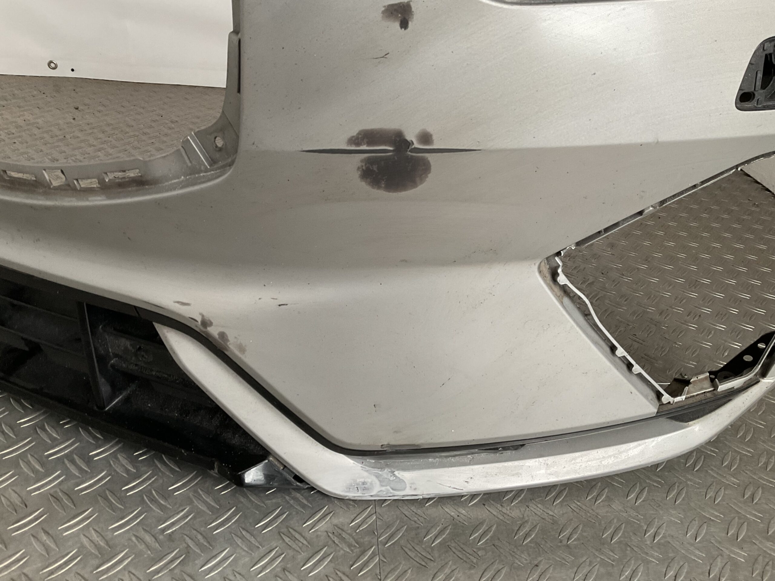 Bumper Volvo XC60 XC-60 R-Design Rdesign Facelift 21- 32234960 Voorbumper E5-16571z