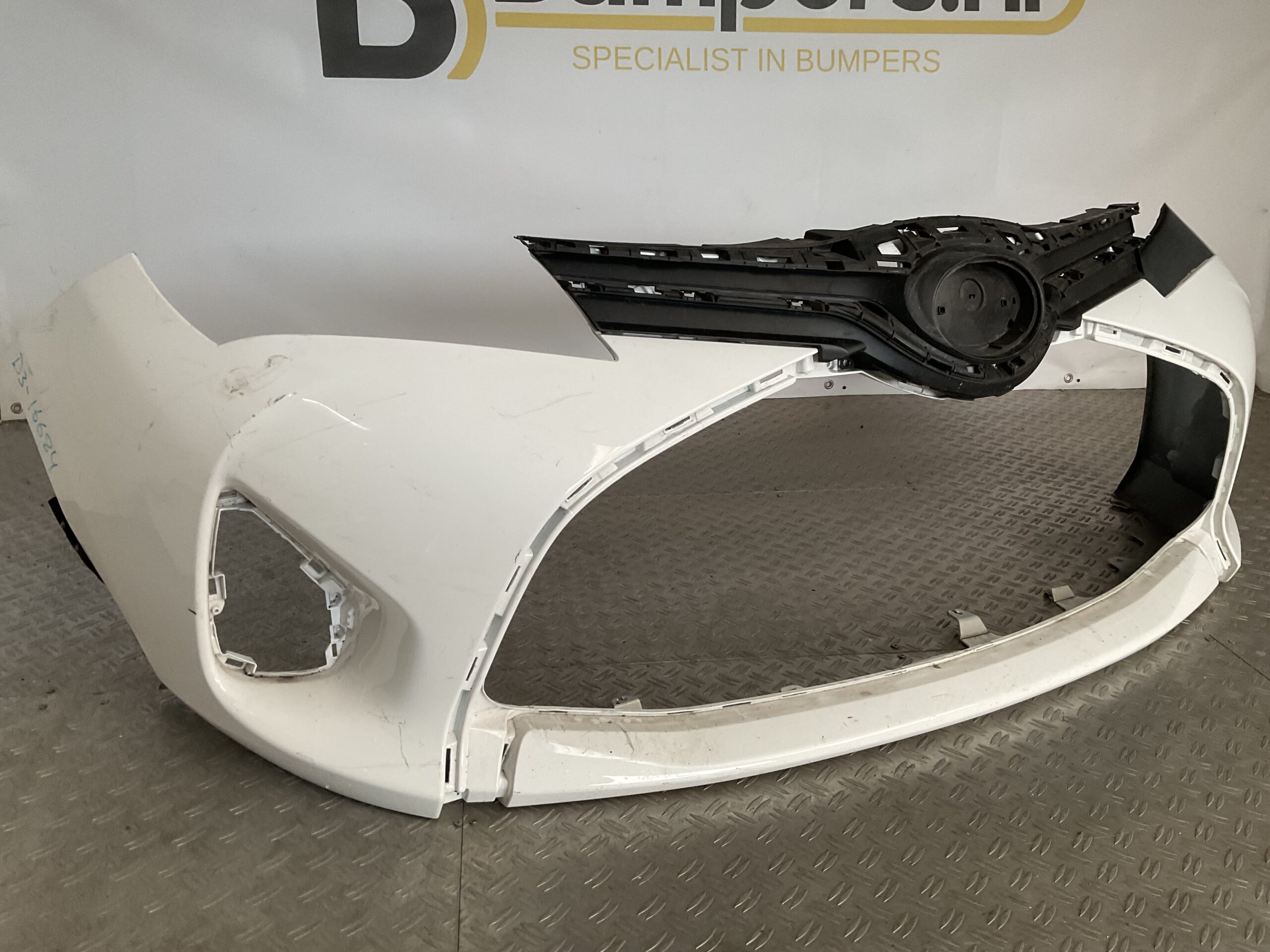 Bumper Toyota Yaris Facelift 17-19 pdc 53102-0D030 Voorbumper D3-16684z