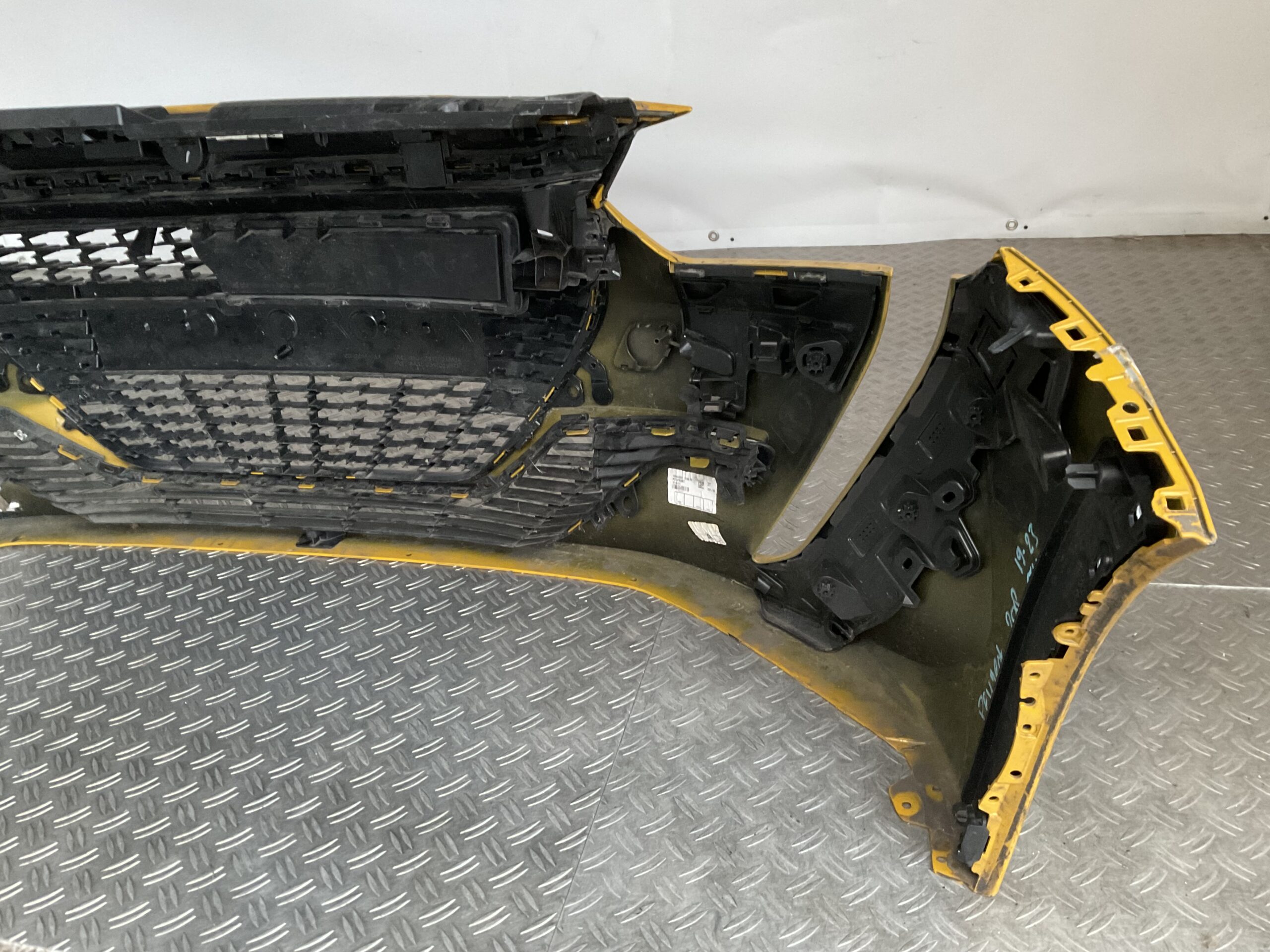 Bumper Peugeot 208 GT line GT-Line 19-24 9829055580 Voorbumper J4-12565